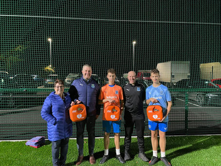 Steven Lowry Memorial Trust Present Defibrillators to the Youth Academy